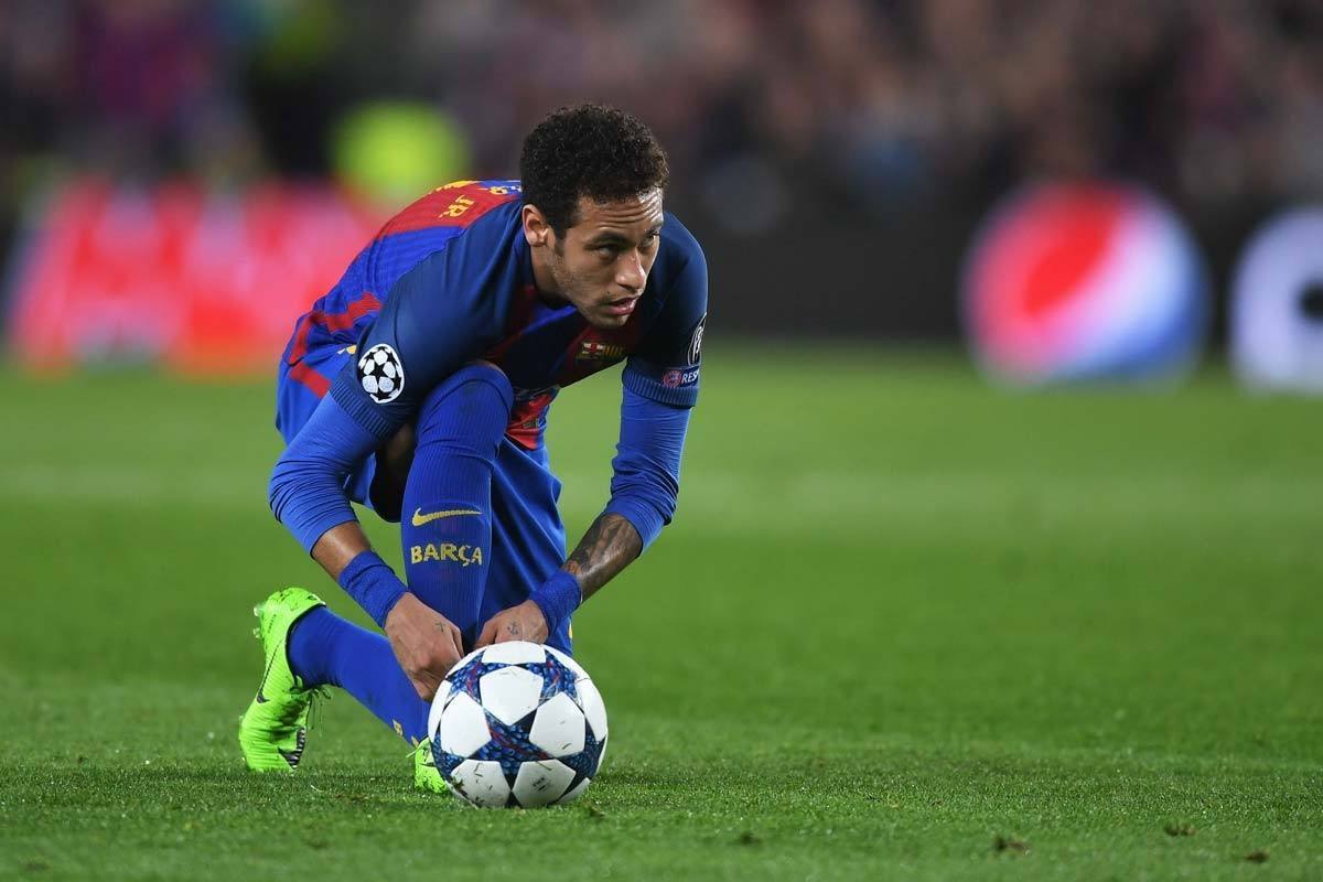 足球界引起 足球界引起